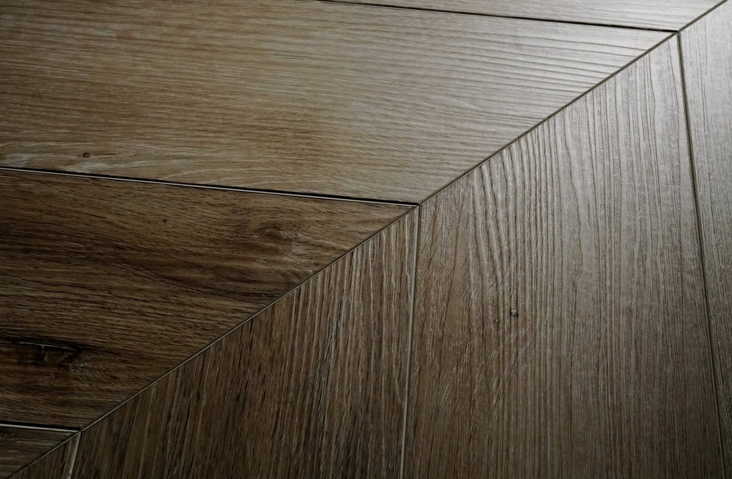 Клеевой виниловый пол Damy Floor Chevron LVT Версаль 600x127x2.5 мм, упаковка 3,048 м